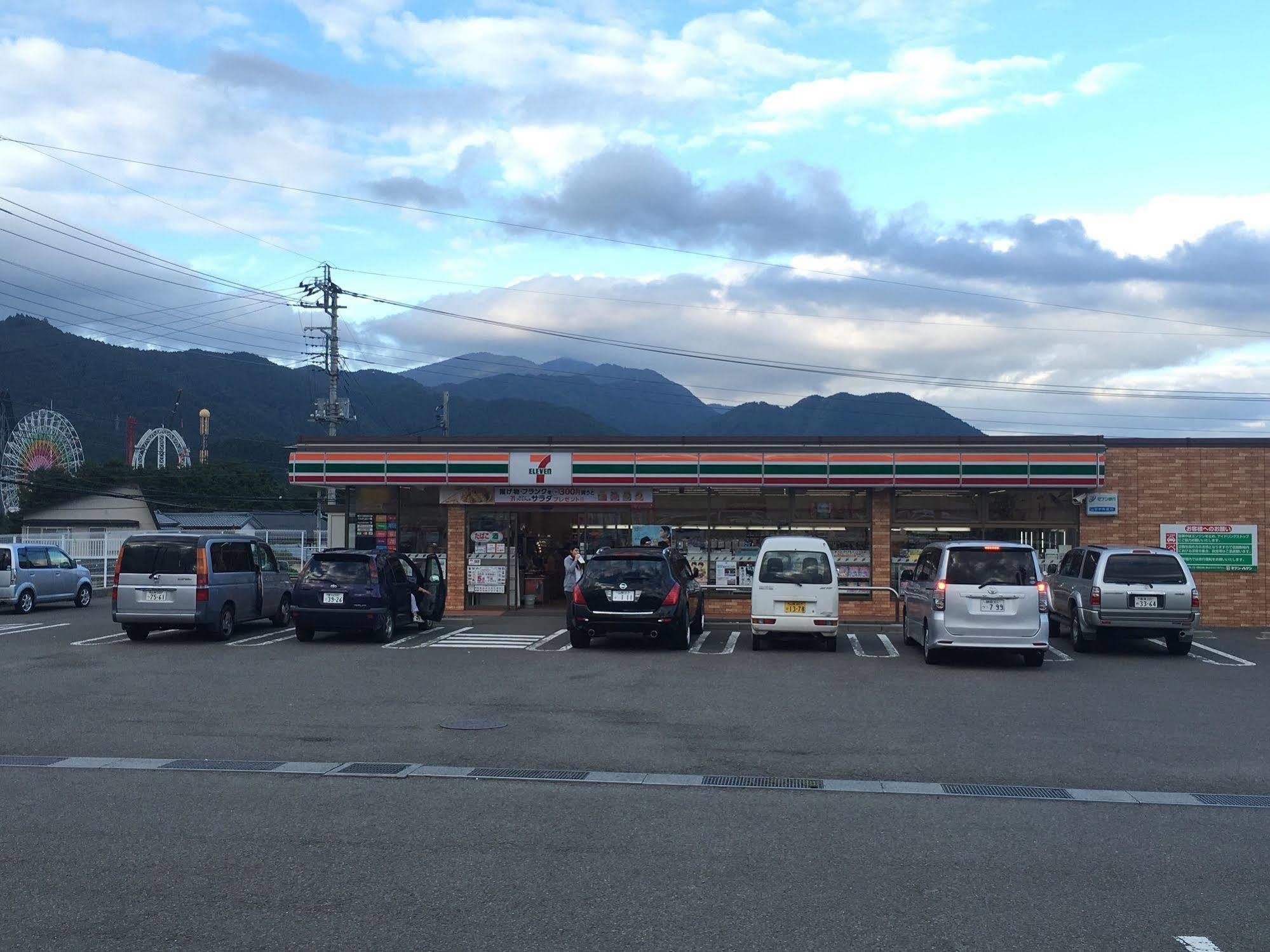 Mtfuji Guest House Kikkake Фудзиёсида Экстерьер фото